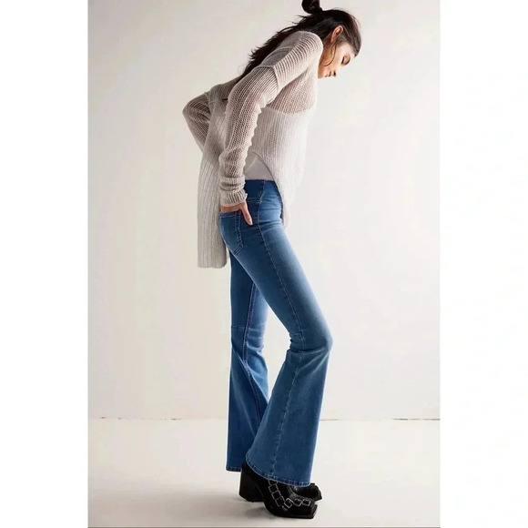 NWT Free People Penny Pull On Flare Jeans Stretch Mid Rise We The Free Blue - Picture 16 of 16